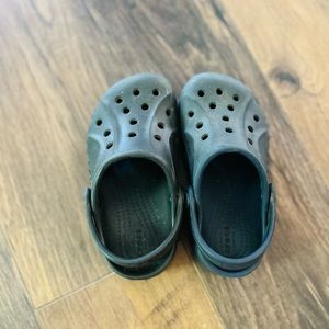 Toddler boy crocs sz c8